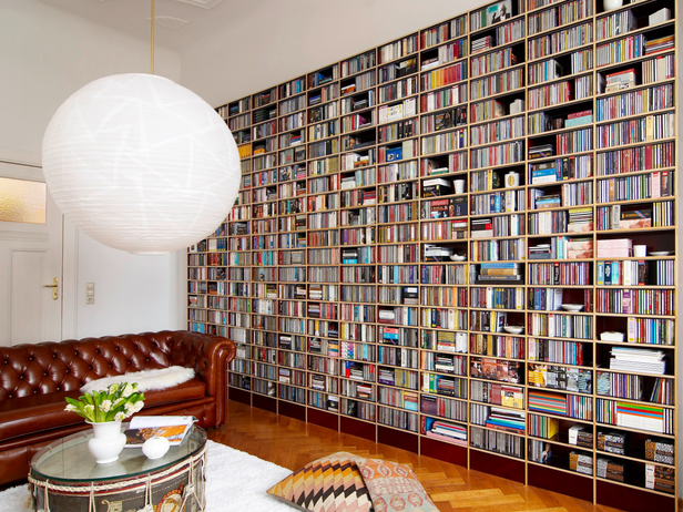 Regal aus Birkenschichtholz mit Platz für bis zu 8200 CD's