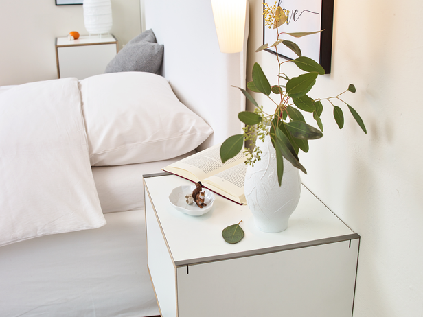 Modularer Regalsystem Nachtschrank aus Echtholz im Baukastenprinzip